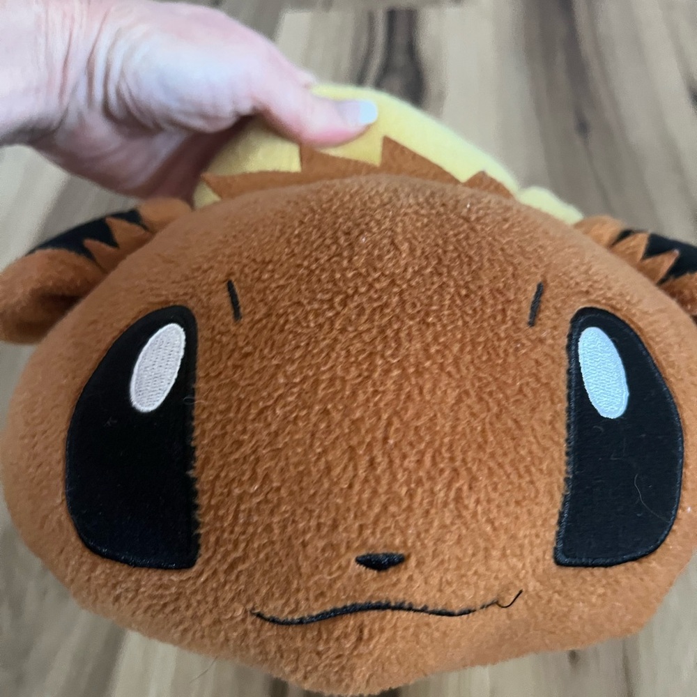 Banpresto Pokémon Eevee Japan  16” Laying Plush